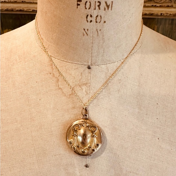 Vintage Art Deco Gold Filled Locket Pendant Necklace - Picture 1 of 9